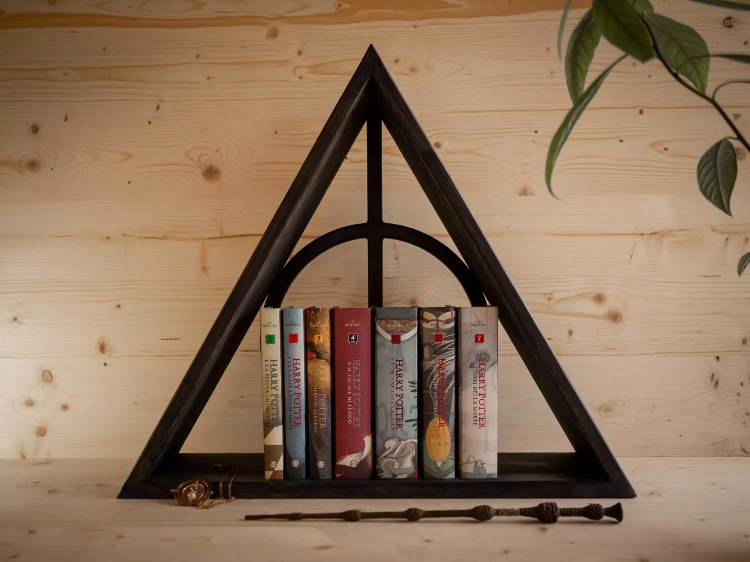 Libreria a Tema Harry Potter – Simbolo dei Doni della Morte