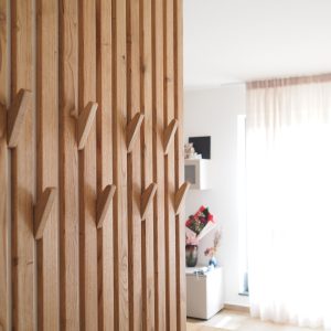 Appendiabiti da muro in legno