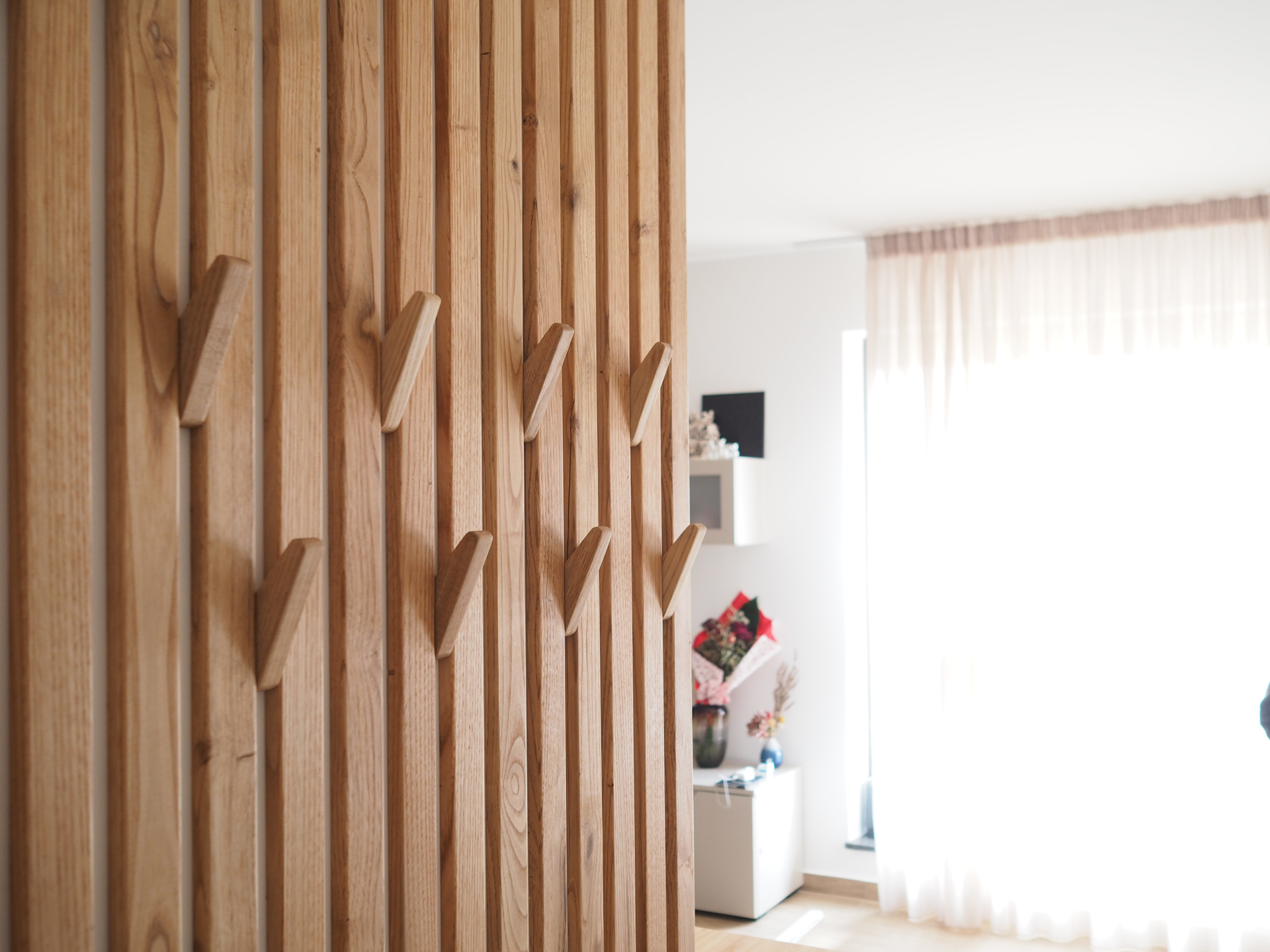 Appendiabiti da muro in legno