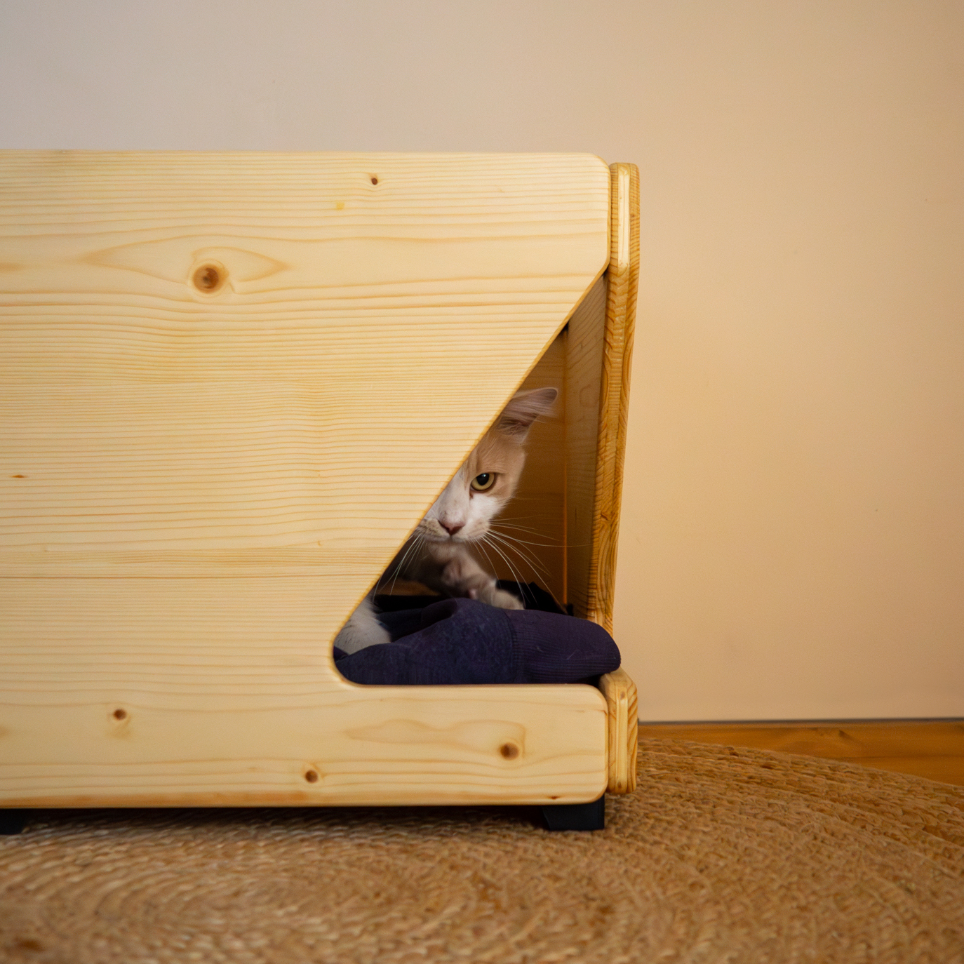 Cuccia per Gatti in Legno di Abete Naturale